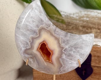 【アゲート】 ドゥルージー　ムーン シェイプ スタンド付き スタンド付きドゥルージーアゲートムーン、ブラジル産天然手彫り