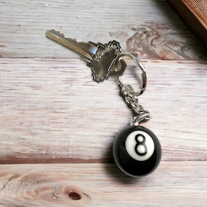 Pool ball keychain, birthday gift for boyfriend, father, her, bachelor party gift, vintage mini pool ball, billiard ball key ring, 8 ball