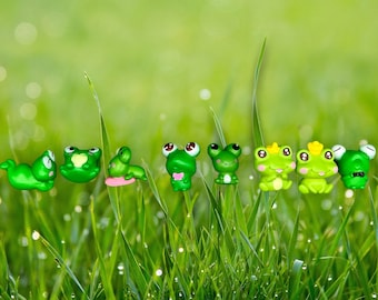 Resin Frog Figurines: Tiny Garden Ornaments, DIY Craft Project (Pack of 8)