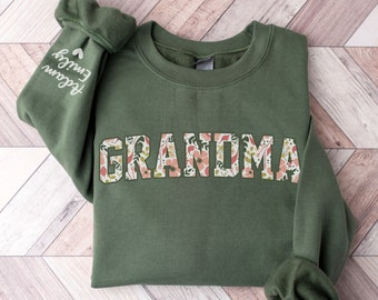 Custom Grandma Sweatshirt with Kid Name on Sleeve, Floral Grandma Crewneck, Personalized Grandma Christmas Sweatshirt For Mimi,Gift For Nana