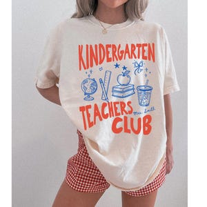 Maglietta personalizzata Comfort Colors® per insegnanti di scuola materna, maglietta personalizzata per il club degli insegnanti di scuola materna, maglietta del team Kinder Crew per il ritorno a scuola