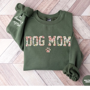 Custom Dog Mom Sweatshirt with Pet Name on Sleeve, Floral Dog Mama Crewneck, New Dog Owner Shirt, Christmas Gift for Dog Mama, Pet Lover Mug