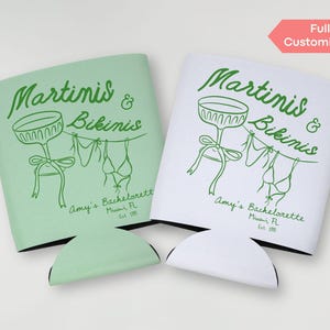 Martinis & Bikinis Addio al nubilato Lattine Cooler Personalizzate Tinis Bikinis And Martinis Compleanno Slim Can Sleeve Beach Bach Drink Holder