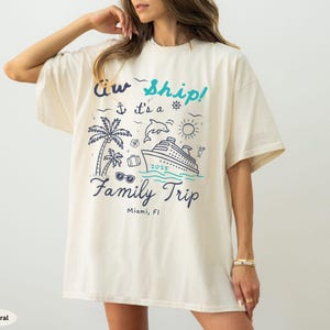 Aw Ship It&#39;s A Family Trip 2025 Maglietta personalizzata per crociera in famiglia Maglietta personalizzata per vacanze in famiglia Felpa coordinata per il gruppo Cruise Squad