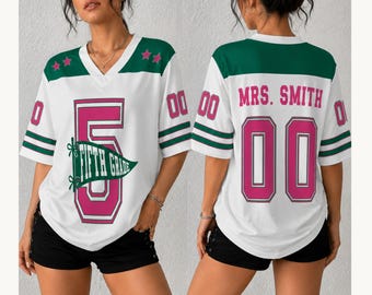 Gepersonaliseerd shirt voor de leerkracht van groep 5, voetbalshirt met naam en nummer naar keuze, ideaal als cadeau voor de start van het schooljaar.