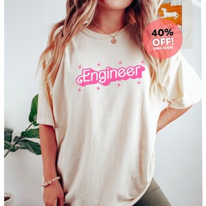 Show off your pride as a female engineer with this cute pink engineer shirt. A stylish and empowering design, perfect for women who work in various engineering disciplines.