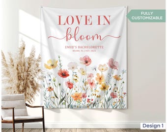 Welkomstbord 'Love is in Bloom', gepersonaliseerde banner voor een vrijgezellenfeest met tuinthema, decoratie voor een vrijgezellenweekend, achtergrond voor een bruidsdouche met wilde bloemen.