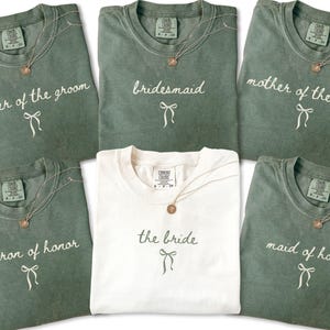 Personalisiertes Comfort Colors®-Shirt für Brautjungfern und ihre Begleiterinnen, T-Shirt für Trauzeugin und Trauzeugin, Geschenk zur Brautjungfern-Anfrage, Hochzeits-T-Shirt für die Braut-Crew Bild 1