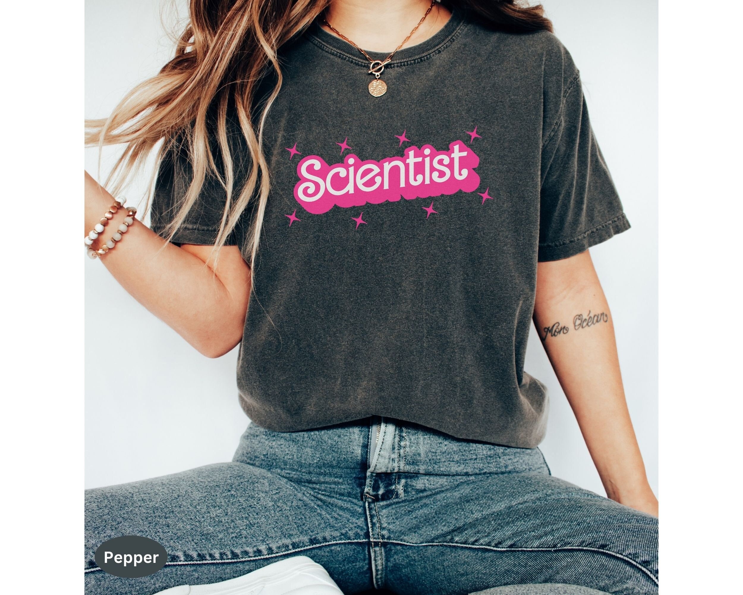 Wissenschaftlerin Shirt Comfort Colors® Frauen in der Wissenschaft T-Shirt Pink Mädchen B-Puppe Wissenschaftlerin T-Shirt PhD Feministische Geschenk Stem Lehrer TShirt Frauen