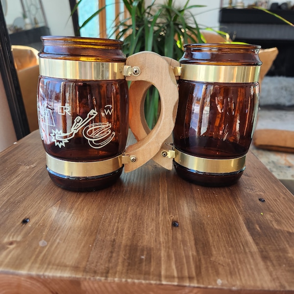 Vintage Siesta Ware Amber Brown Barrel Glass Beer Mug Wood Handle Western Set 2