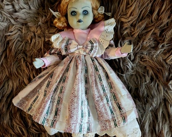 Bambola maledetta vintage dipinta a mano