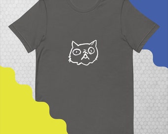 Puede incluir: Una camiseta gris oscuro con un dibujo de contorno blanco de la cara de un gato sorprendido.