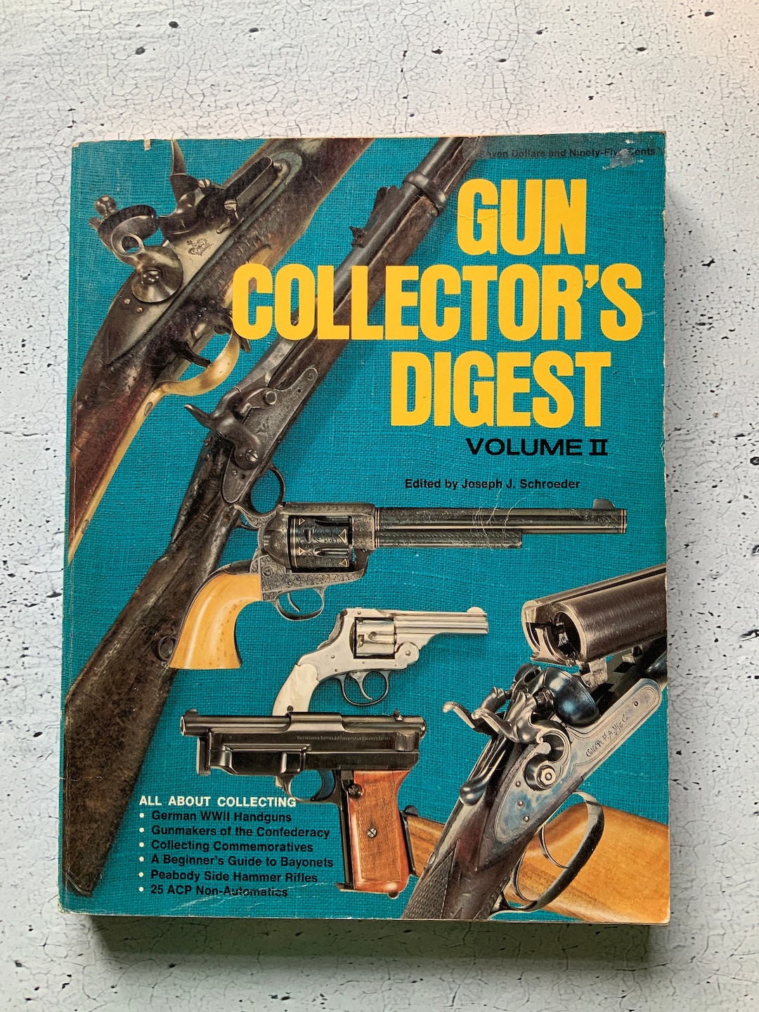 Gun Collectors Digest. 1977. Collectible Magazine. Firearms. Pistols