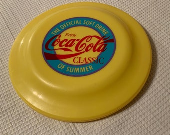 Coca-cola collectible flying disc. Humphrey flyer. Collectible vintage frisbee Plastic toys. 1970s 1980s flying toy. Cola wars. Classic toy.