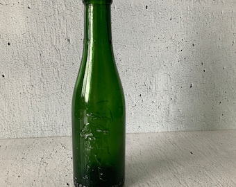 Drewrys green bottle. Founded 1877. “ Bottle not for sale to public” script. Green glass bottle. Vintage collectible soda bottle. Ale bottle