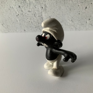 Angry Smurf. Red eyes. Vintage toys. Schleich. Raging. 2” tall. Some abrasions. 50% off. Animated series toys. Smurfs. Peyo. Movie Character