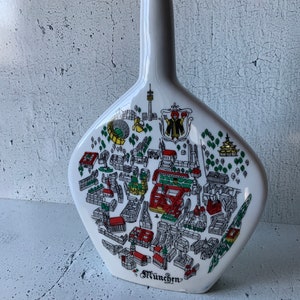 Reich verzierte Flasche. Escorial Grün. Anton Reimerschmid. 56%. Porzellan/Emaille. Tolles Display-Dekor-Stück. Kunstvolle Vase. Schnaps Karaffe. Vergoldet.