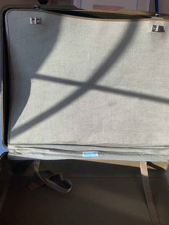 Samsonite Hard Shell suitcase. Montbello II. Locking … Gem