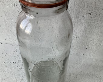 Äkta fruktförseglarburk. Antik. Ametistfärgat glas. Bubblor i antikt glas. Glaslock. Spännlås. Köksartiklar. Konservering. Burkar.