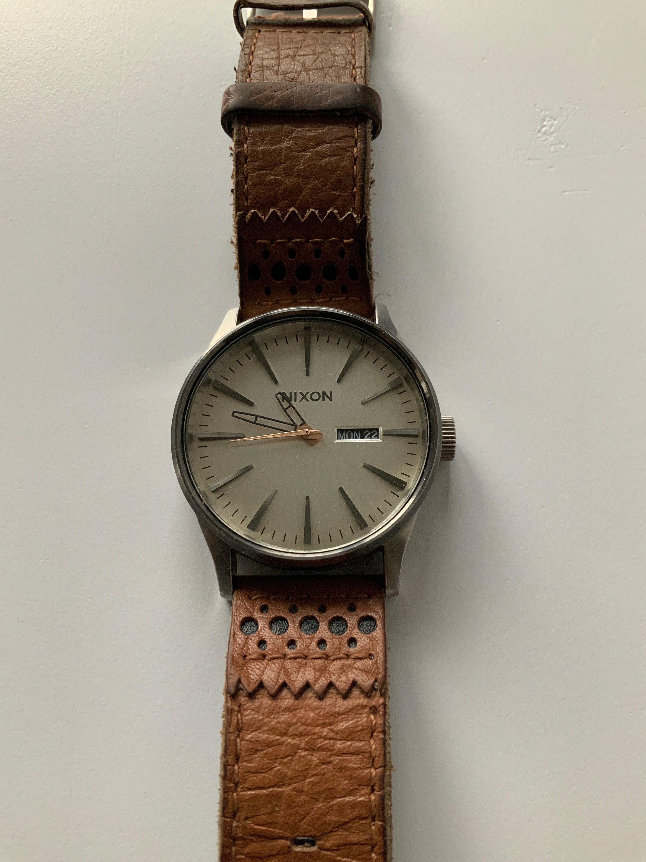 Nixon never be late the sentry 100m stainless steel hot sale