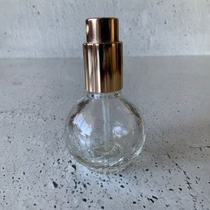Pompadour Australia-parfum. Gelabeld. Fles met craquelé. Verstuiver. Parfumpompje.