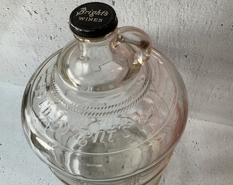 Bright’s Wines kanna MED LOCK!! Klart glas. Etablerat 1874. Samlarobjekt för vinglass. Nr 51. Vintage vinflaska. Barporslin. Dryckesporslin. Registrerad.