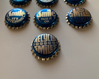 Smile Pass It On. Labatt’s Blue Beer Caps. Rare 1970’s. Unused. Smile: it’s Catching, Someone’s Watching,It’s Free. Vintage bottle caps.