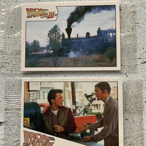 Tarjetas coleccionables raras de Regreso al Futuro. DeLorean y Locomotora. Banda del Oeste de Biff Tannen. Marty y George McFly. Tarjeta rasca y gana Kellogg's de 1985.