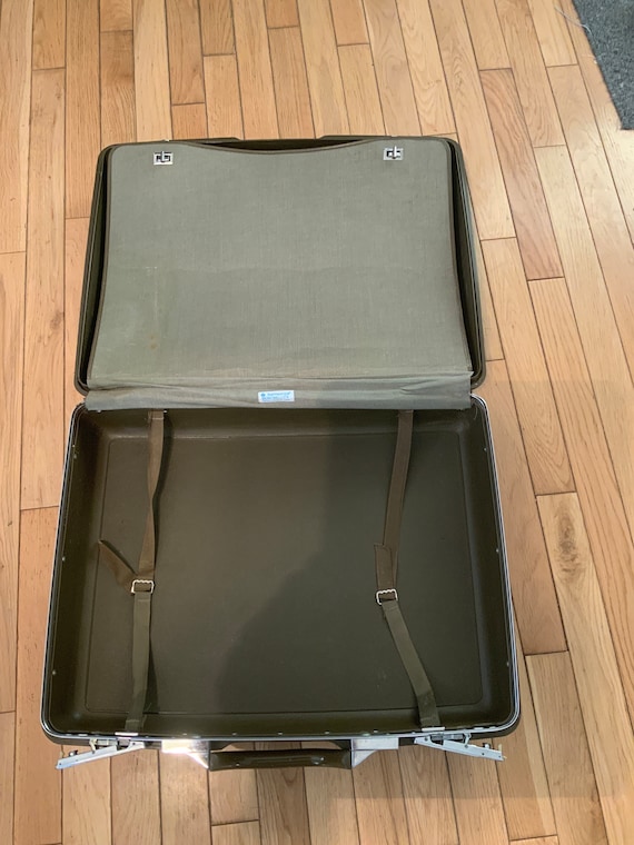 Samsonite Hard Shell suitcase. Montbello II. Locking … Gem