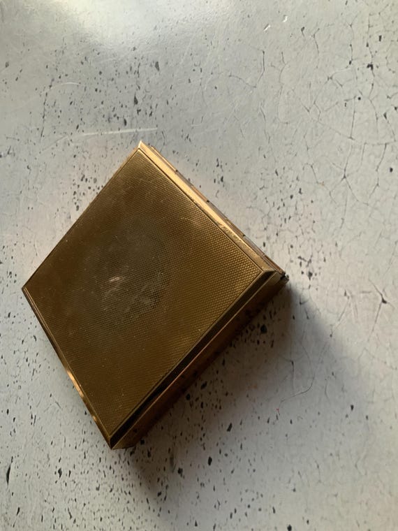 Mercedes Emrich powder compact. 1960’s. Bevelled mirror, puff compartment. Vintage cosmetics. Beauty. Salon. Fashion accessory. 35% off. View 6