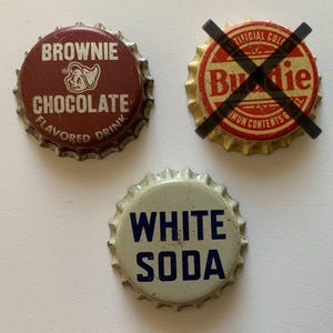 Bottle Caps. White Soda. Brownie Chocolate. FREE SHIPPING. Uncrimped. Never used. Vintage soda caps. Flavored drink. Pop. Bottlecaps