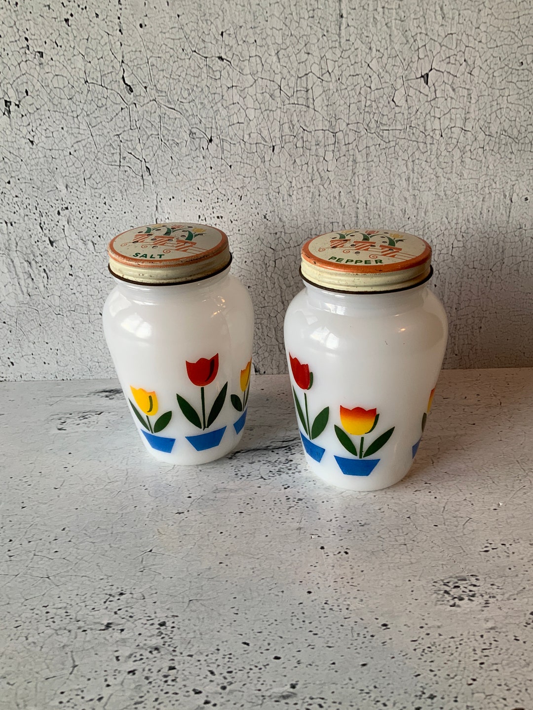 Tulip Salt and Pepper Anchor Hocking. 1950's. Fire King. Floral