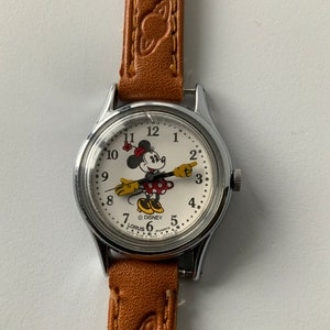 Lorus Minnie Mouse watch. Lorus V515. Analog. Battery powered. Classic timepiece. Not working. Lorus Quartz. Disney.