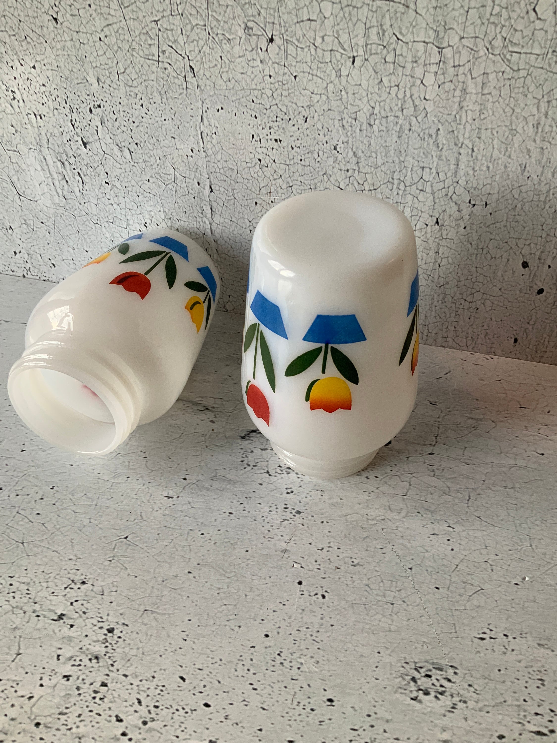 Tulip Salt and Pepper Anchor Hocking. 1950's. Fire King. Floral