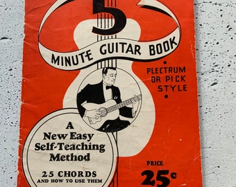 5 minute Guitar booklet. 1935. M.M Cole publishing. Plectrum or Pick style. 25 chords. 25 cent. Self-teaching. Vintage music lesson book.