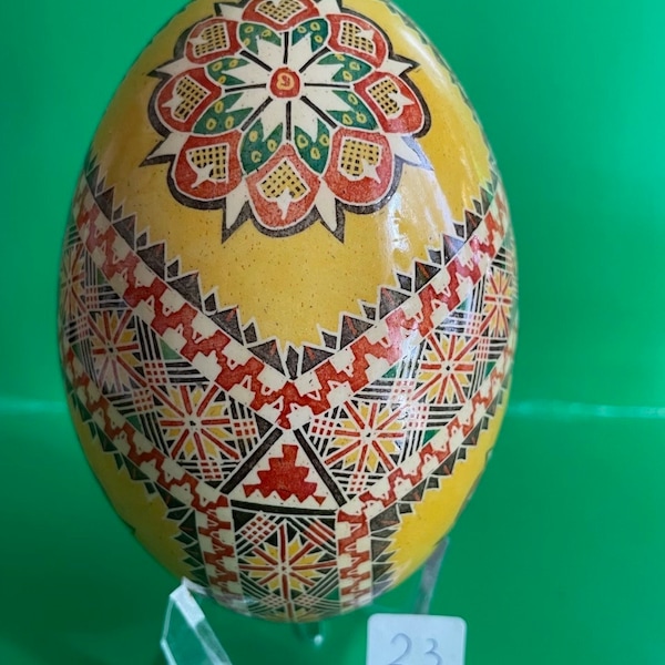 Arte con huevos: huevo de emú Pysanky, adorno cultural para la decoración del hogar