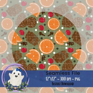 Könnte beinhalten: Nahtloses Musterdesign mit Orangenscheiben, Zimtstangen, Nelken und roten Beeren auf grünem Hintergrund. Das Design beinhaltet einen niedlichen Geistercharakter mit einer blauen Schleife. Der Text lautet "Seamless File 12"x12" ~ 300 DPI ~ PNG INSTANT DOWNLOAD."