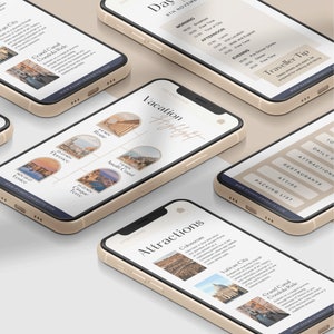 Peut inclure: Une maquette de smartphone avec un itin&eacute;raire de vacances pour Rome, en Italie. L'itin&eacute;raire comprend une liste d'attractions, de restaurants et d'activit&eacute;s. Le t&eacute;l&eacute;phone est sur un fond blanc.