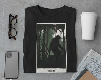 Big Foot Tarot T-Shirt Big Foot als die Einsiedler Tarot Karte Krypta Tarot Kryptozoologie Tshirt