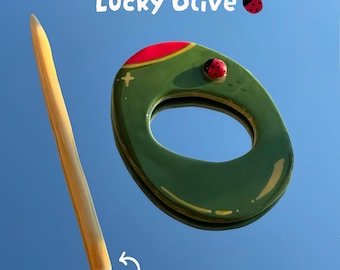 Lucky Olive w/Toothpick Hair Barrette [Pre-order]