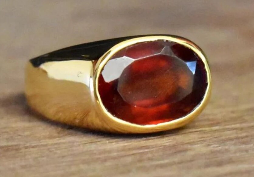 Gomed stone hotsell gold ring
