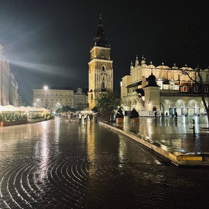 Pologne Cracovie marche vieille ville rue pavés lumière Europe explorer voyage voyage citation inspirante carte postale fond d'écran jpg