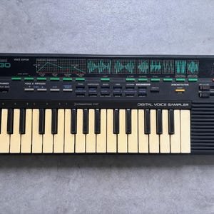 Yamaha VSS-30 Synthesizer/Sampler