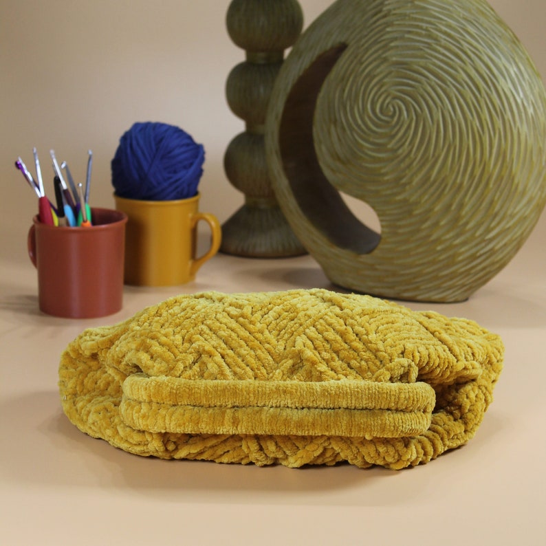 Luxury Gold Clutch Bag Elegant Velvet Crochet Bag, Perfect Evening and