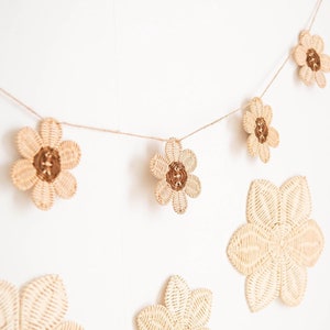 Rattan Flower Wall Decor Set, Daisy Wall Decor Girls Room, Boho Girls Nursery Garland, Boho Daisy Felt Garland, Girls Room Garland Decor