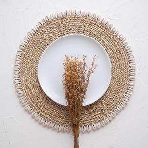 Natural Seagrass Placemat, Cowrie Shell Placemats, Boho Wedding Table Decor, Natural Fiber Round Placemat, Wicker Shell Raffia Placemats