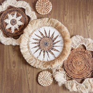 Boho Wall Basket With Fringe Set of 5, Seagrass Basket Wall Decor, Natural Wall Art, Hanging Woven Wall Basket Decor, Bohemian Wall Decor