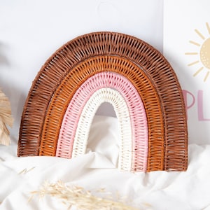 Dekoracja ścienna z tęczy rattanowej, wystrój pokoju dziecięcego z rattanu, tęczowa półka, wystrój pokoju dziecięcego dla dziewczynek, wystrój pokoju dziecięcego w stylu boho, tęczowy wystrój pokoju dziecięcego