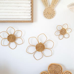 Rattan Flower Wall Decor Set of 3, Rattan Daisy Nursery Decor, Boho Girl Nursery Decor, Scandinavian Nursery Style, Natural Kids Playroom