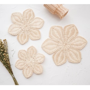 Rattan Daisy Flower Wall Decor Set 3, Rattan Nursery Decor, Girl Nursery Decor Boho, Boho Kids Room Decor, Wicker Flower Shelf Decoration